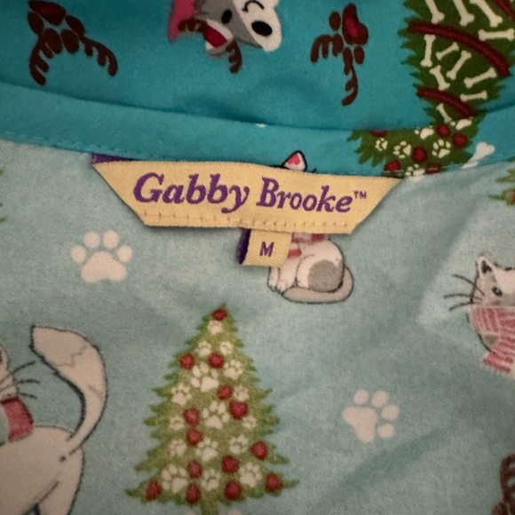 Women’s Gabby Brooke Holiday Christmas Cats & Dogs Scrub Top NWT Medium Vet - Picture 3 of 5